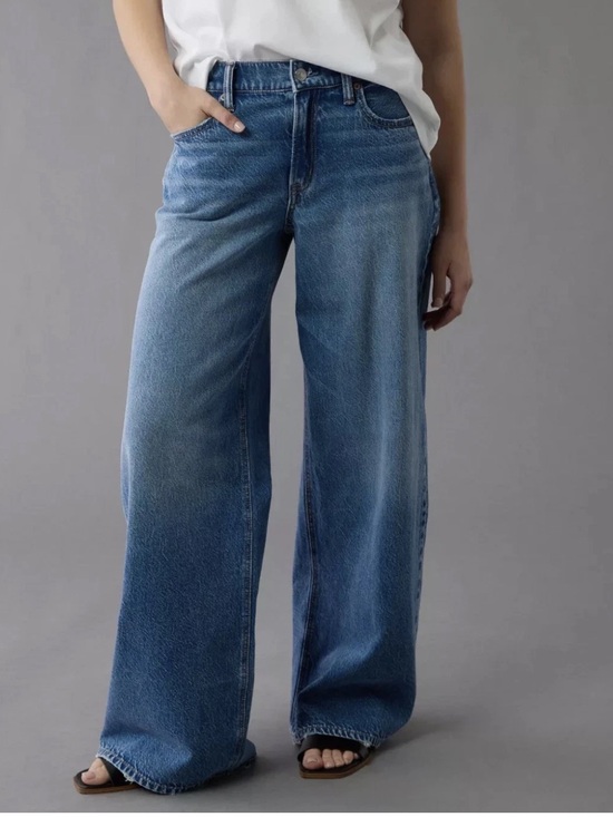 American Eagle Outfitters Denim - American Eagle AE Strigid Low-Rise Ultra Wide-Leg Jeans Size 10